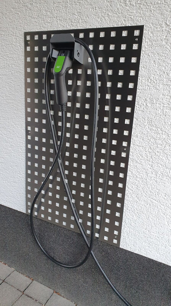 Wandschutz für E-Auto-Ladekabel aus Edelstahl Lochbleche – Doone GmbH